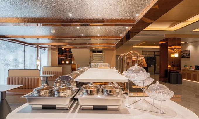 Chaoyang Hotel | Dequan Landscape Hote