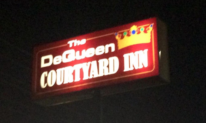 De Queen Hotel | DeQueen Courtyard Inn