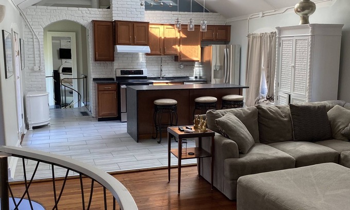 Old Louisville House | Derby Week Historic Carriage House 0.3 miles,5 mins from Churchill Downs
