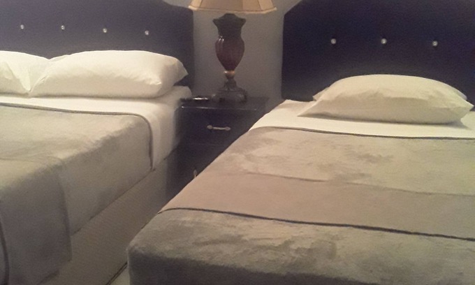 Piarco Bed & Breakfast | Derick's Inn
