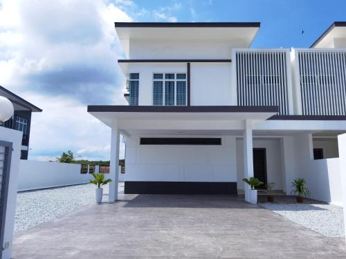 Desaru House | Desaru Waterpark/Desaru Beach/Desaru Coast/Desaru Fruit Farm
