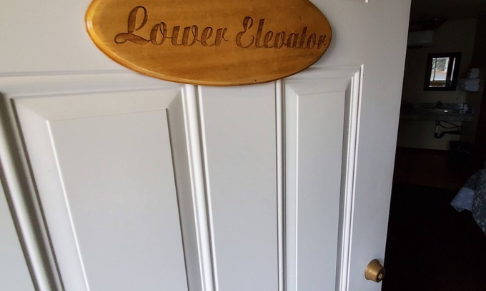 Maupin Apartment | Deschutes Motel - Lower Elevator - Queen Suite w/1 Queen Bed