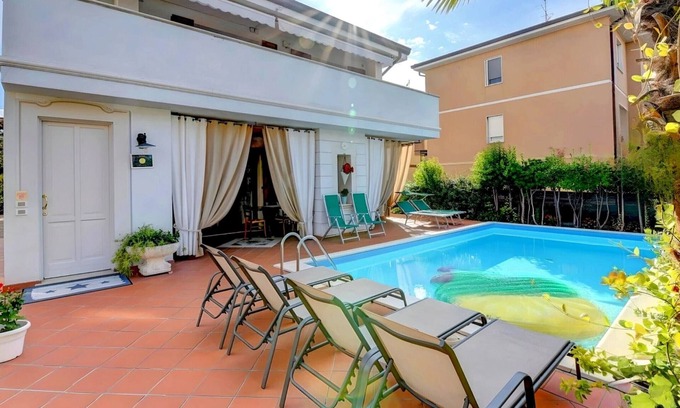 Desenzano del Garda Apartment | Desenzanoloft Garden and Pool