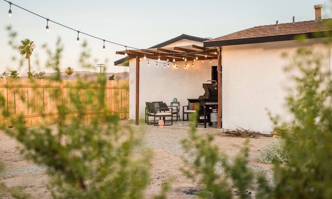 Twentynine Palms House | Desert Casita - Lounging under the desert stars