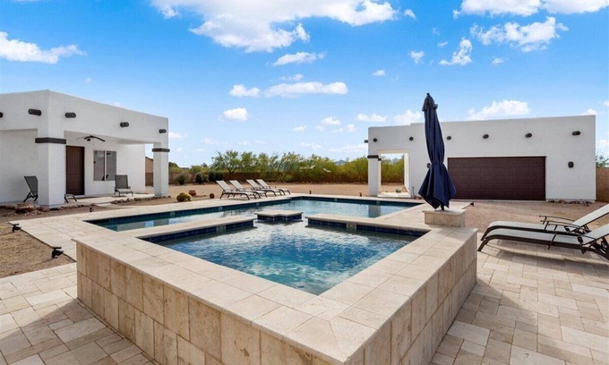 Wittmann House | DESERT COMFORT!