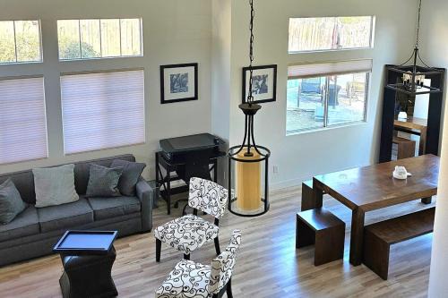 Wildomar House | Desert Escape Home with 3BD 3BA with Pool and Jacuzzi