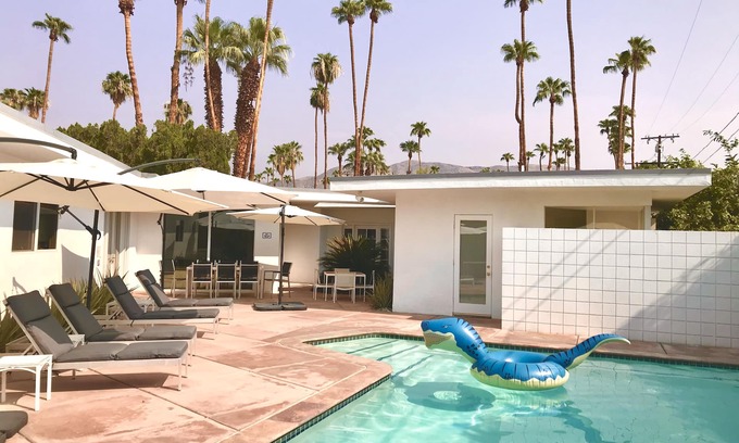 Twin Palms House | Desert Gold—Twin Palms 1960s Modern Home