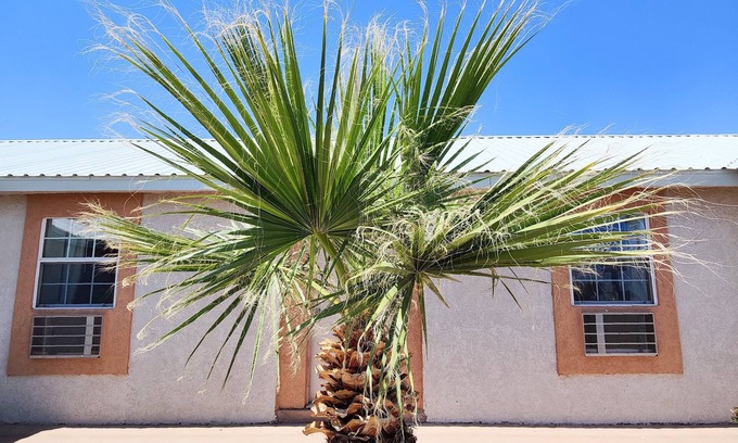 Van Horn Hotel | Desert Inn
