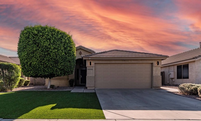 Litchfield Manor House | Desert oasis house with a pool