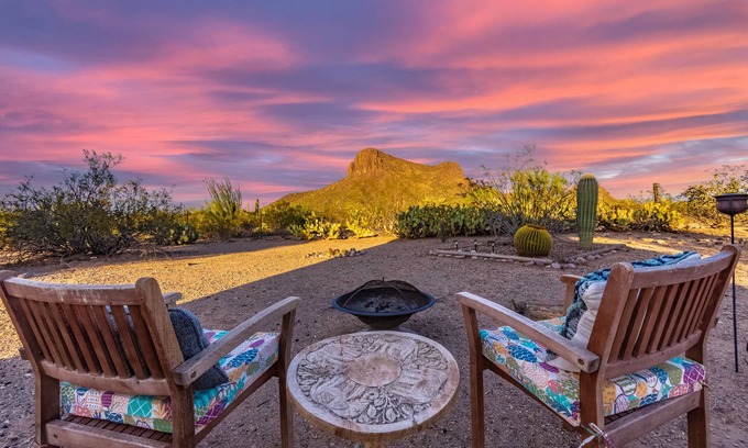 Picture Rocks House | Desert Oasis: Mountain Views & Adventure Trails near Saguaro National Park West