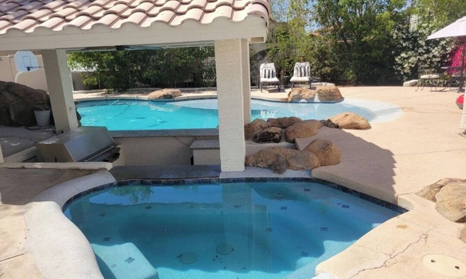 North Mountain House | Desert Oasis
