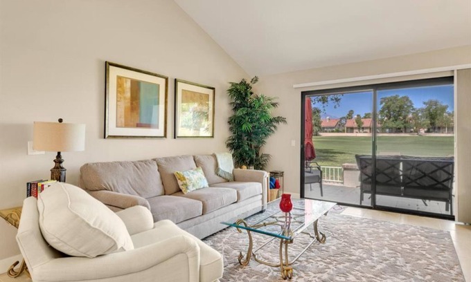 Palm Desert House | Desert Retreat with Golf course and Mountain views. Pickle Ball, Tennis, Pools!