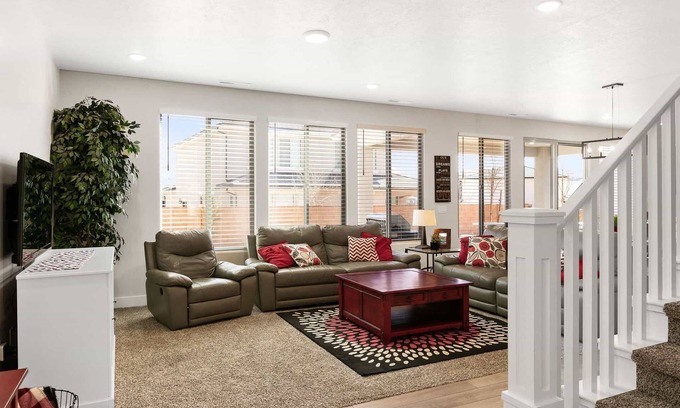 Sienna Hills House | Desert Rose, Newer Home, Community Pool!