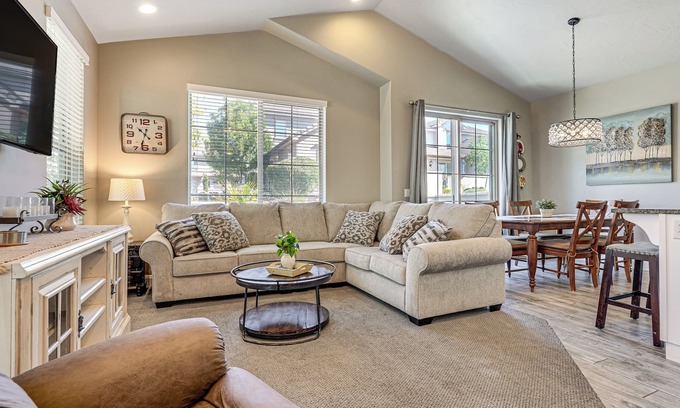 Sienna Hills House | Desert Rose Townhome: 35 Mi to Zion & State Parks