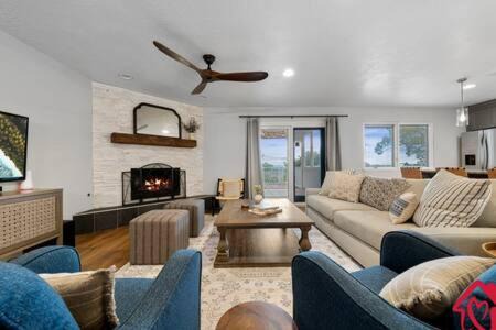 Cibola Addition House | Desert Skyline Getaway - An Irvie Home