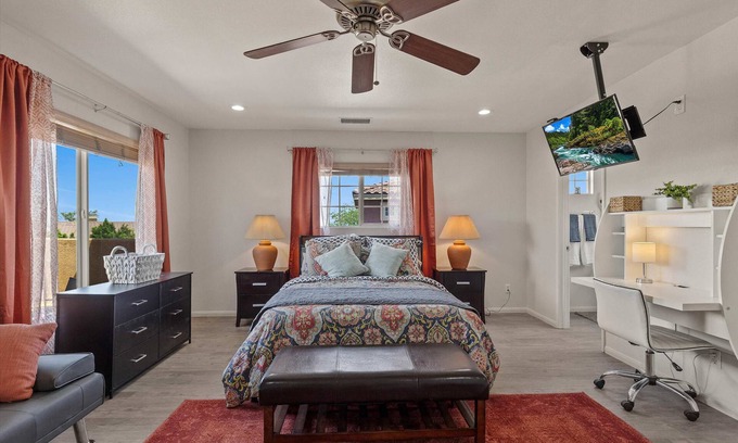 Palm Springs Apartment | Desert Studio patio, fire-pit, parking washer/dryer