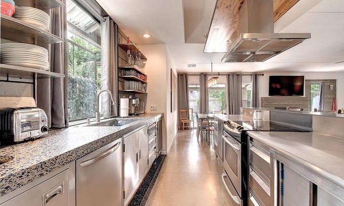 Covey House | Desert Submarine House- Optional Hyperbaric Chamber, Heated Pool, & Hot Tub