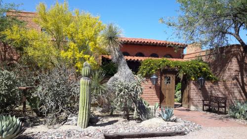 Tanque Verde Bed & Breakfast | Desert Trails Bed & Breakfast
