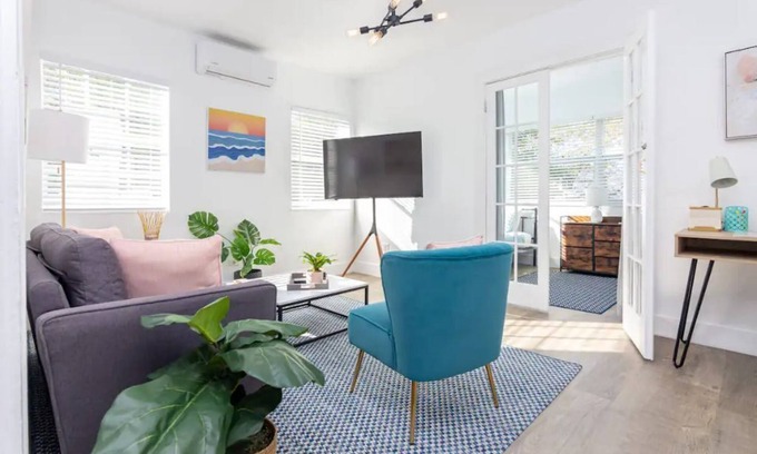 Buena Vista House | Design District Apartment (201)