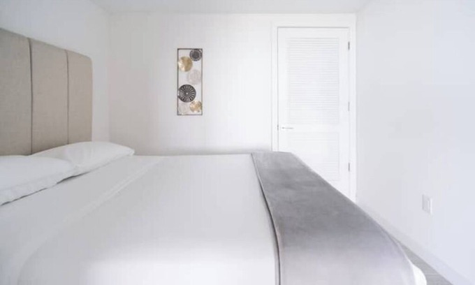 Northeast Miami Apartment | Design District Condo w pool, parkingn