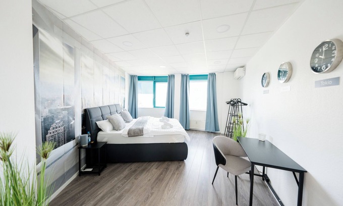 Neureut Apartment | Design Penthouse - 4BR - 2 Bath - Rooftop - Whirlpool - 2 Parking
