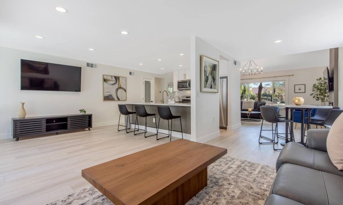 Canyon Country House | DESIGNER 4-bedroom 2 Bath POOL, SPA & ARCADE! Santa Clarita Valley