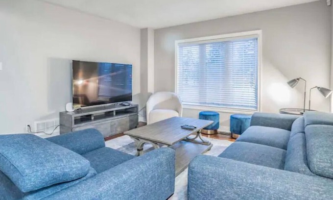 Central Erin Mills House | ★Designer 4BR Executive Townhome w/Parking