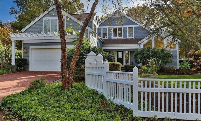 Mashpee House | Designer 6 bedroom, 5 bath house in Mashpee on Cape Cod.