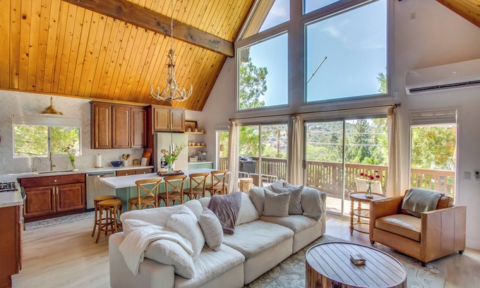 Lake Arrowhead Cottage | Designer A-frame in Lake Arrowhead w/Game Room