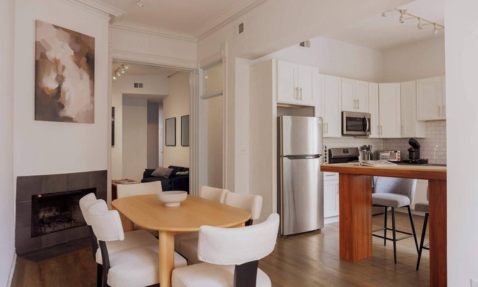 Rush and Division Apartment | Designer Apartment 2W | Heart of Gold Coast/River North