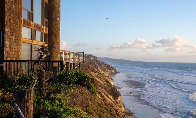 Solana Beach Condo | Designer Beach Condo Steps to Sand/Ocean, Pool, Spa, Shops, Restaurants, Parking