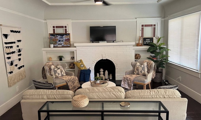 Fresno House | Designer bungalow in beautiful historic Fresno High district