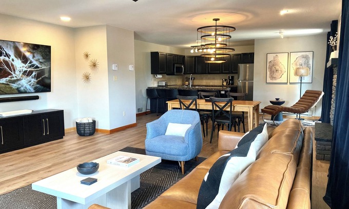 Crested Butte Condo | Designer Condo #3: Views, Hot Tub, Fireplace, 75" & 55" TVs, Sonos, Town/Ski Bus
