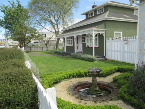 Sydenham Bed & Breakfast | Designer Cottage