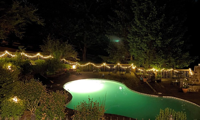 Lewisburg House | Designer Decorated Estate in Historic Downtown Lewisburg, West Virginia