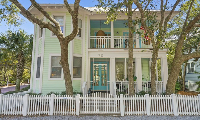 Seagrove Beach West Cottage | Designer Home in Seaside, FL! Walk to Pool and Beach + 2 Adult Bikes!
