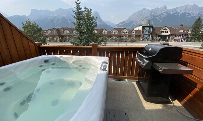 Teepee Town House | Designer Home, Private Hot Tub