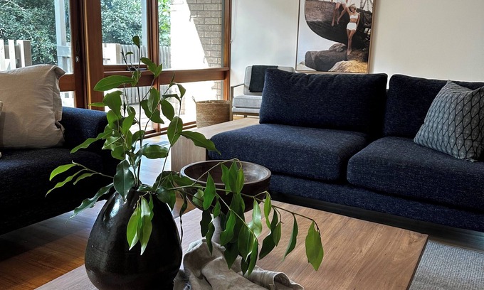 Mount Clear House | Designer home surrounded by beautiful garden- secure parking, remote check in