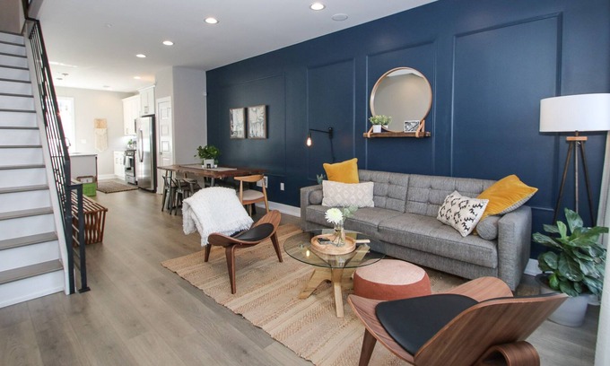 South Philadelphia House | Designer Home with Roof deck!4B/3B, Sleeps 6!