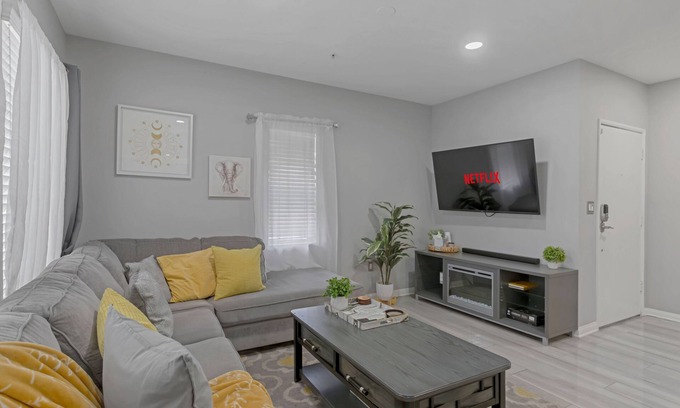 Los Angeles House | Designer LA Townhome Near Sofi/LAX