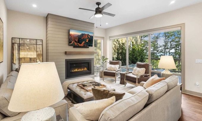 Lenoir Cabin | Designer Mountain Home in Upscale Community