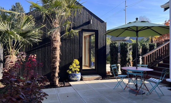 Hollywood District Cottage | Designer Owned Suite in Historic Hollywood District