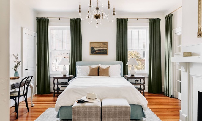 Pettigru Street Historic District House | Designer Retreat in Quaint Historic District w Front Porch Dining under the oaks