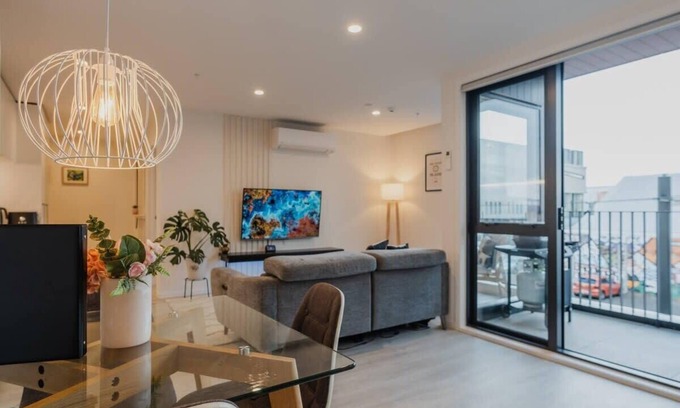 Christchurch City Centre Apartment | Designer's Pad In Central City