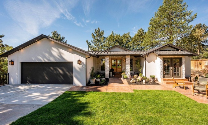 Salt Lake City House | Designer Salt Lake Home w/mountain views! Super close to Park City/Deer Valley!