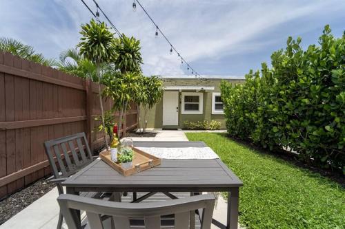 Parker Ridge Apartment | Designer spot - No Extra Fees - Palm Wave Says