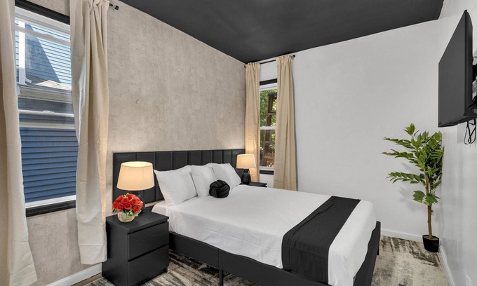 East Orange Apartment | Designer stay