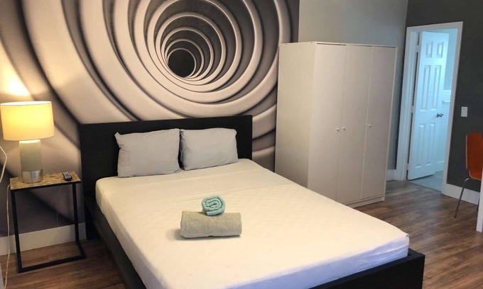 Wynwood Art District Condo | ✨Designer Studio Flat w/Full Kitchen Free Parking