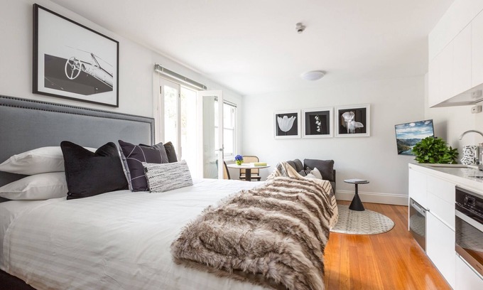 Lewisham Apartment | Designer Studio in Grand Manor 20 min From Sydney