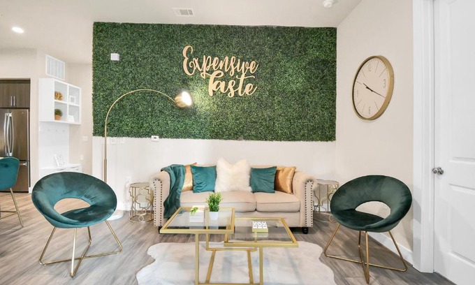 Washington Ave./ Memorial Park Apartment | Designer Suite- Centrally located downtown near Galleria, Midtown, Medical Center, & Art District